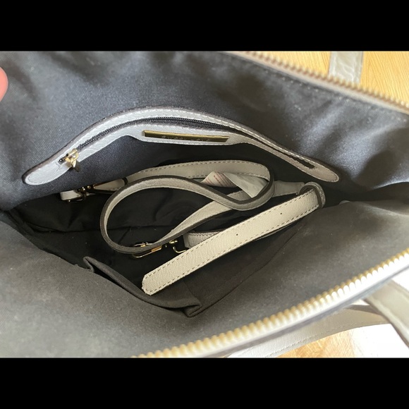 Greige doily pattern purse with removable shoulder strap - Picture 11 of 15